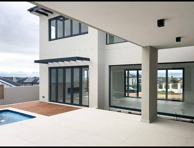 4 BEDROOM HOUSE FOR SALE IN CLARA ANNA FONTEIN